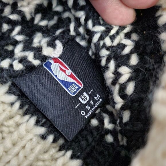 NBA Chicago Bulls Ultra Game Pom Cuffed Beanie Cap Beige/red/BLK Knit Winter Hat - Picture 6 of 6